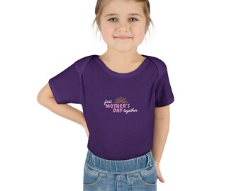 Body per neonati "Festa della mamma insieme", con grafica a tema sole primaverile.