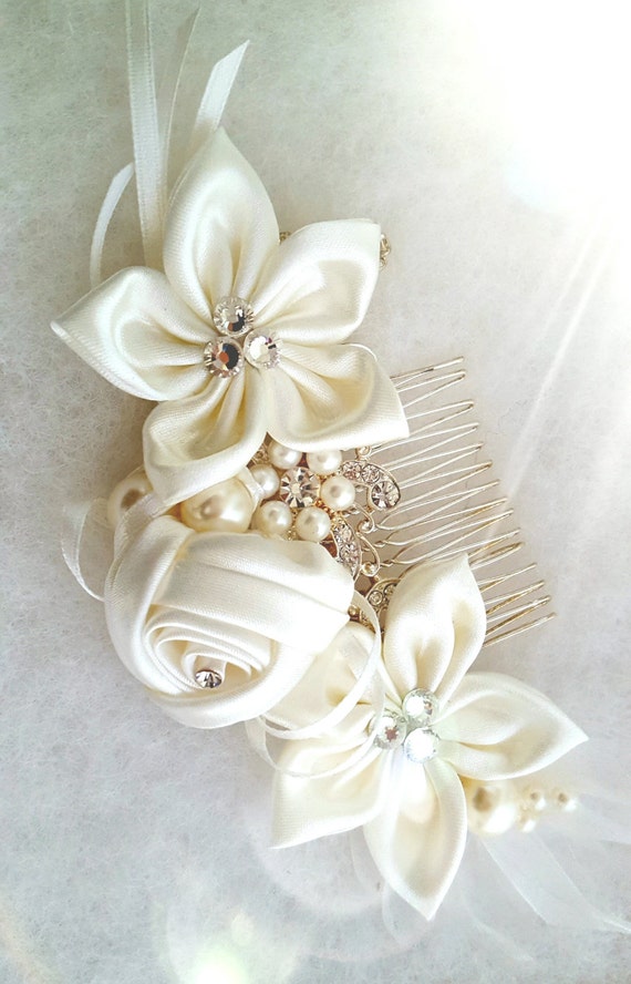 Ivory Flower Hair Comb: Crystals, Pearls, Wedding Hair  display picture 3
