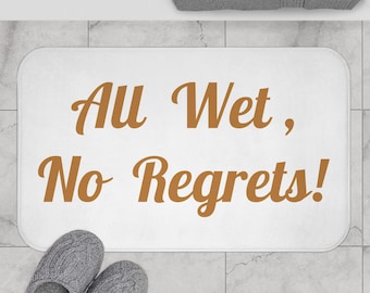 Divertida alfombra de baño: Mojada, sin remordimientos, decoración original para el baño.