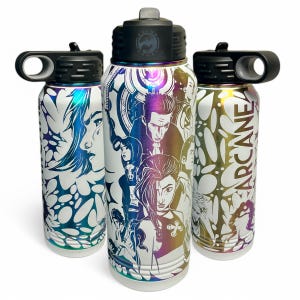 May include: Three stainless steel water bottles with a white background and a rainbow iridescent finish. The bottles feature a graphic design of characters from the animated series Arcane. The text "ARCANE" is visible on one of the bottles.