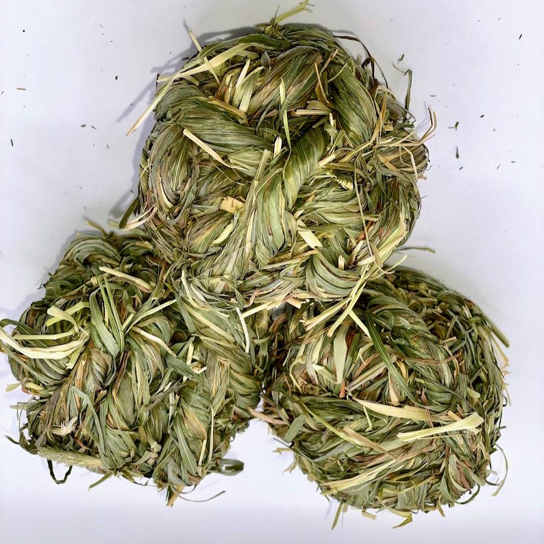 Organic Timothy Hay Grass Balls & Play Chew Toy for Suitable For Rabbits, Hamsters, Guinea Pigs, Chinchillas, and Gerbils.