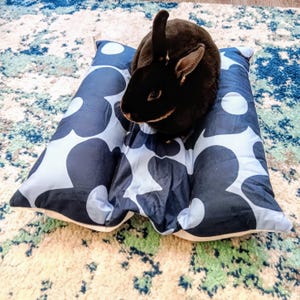 Bunny Flop Rabbit ligstoel en kussen Knuffelkussen voor konijnen, cavia's en kleine dieren