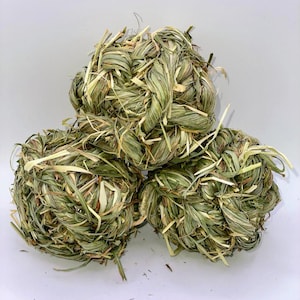 Organic Timothy Hay Grass Balls & Play Chew Toy for Suitable For Rabbits, Hamsters, Guinea Pigs, Chinchillas, and Gerbils.
