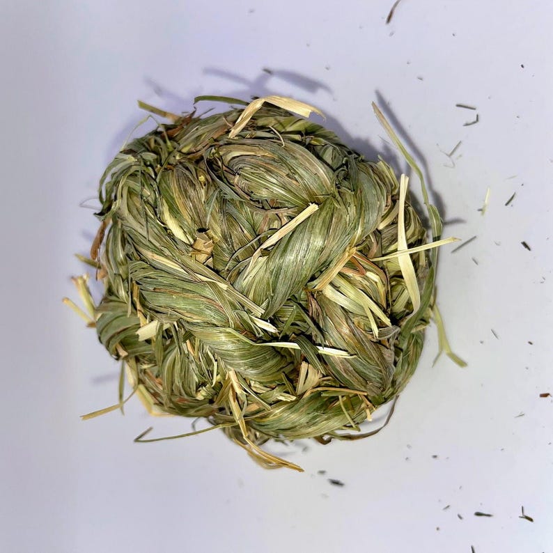 Organic Timothy Hay Grass Balls & Play Chew Toy for Suitable For Rabbits, Hamsters, Guinea Pigs, Chinchillas, and Gerbils.