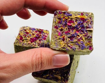 Flower Petal Grass Cubes Jar with Timothy Hay, Rose Petals, Calendula Treat – A Delightful Toy and Snack for Rabbit, Hamster, and Chinchilla
