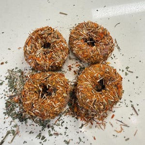 Floral Timothy Hay Donut Treats, Small Animal Enrichment Marigold (4 Pack)