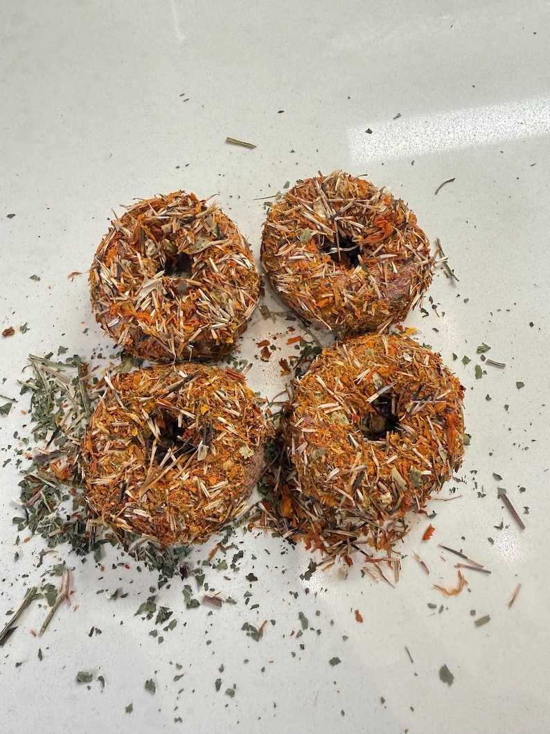 Floral Timothy Hay Donut Treats, Small Animal Enrichment Marigold (4 Pack)