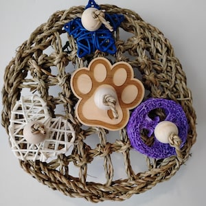 Sun-Dried Seagrass Twists Chew Treats designed for Rabbit, Chinchilla, Hamster and Small Animals