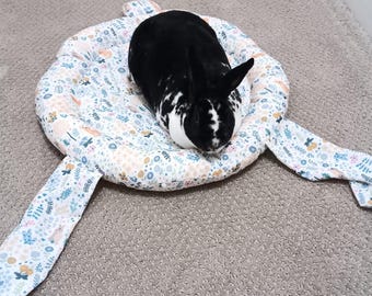 Häschen Bett-Liege mit Kissen, Kaninchen Kuschelkissen