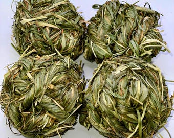 Timothy Hay Ball – Natural Chew Toy for Rabbits and Small Pets