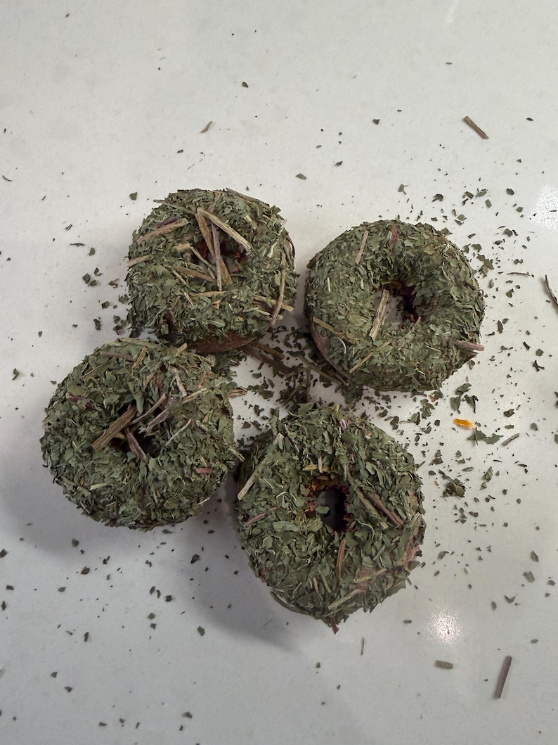 Floral Timothy Hay Donut Treats, Small Animal Enrichment Dandelion (4 Pack)