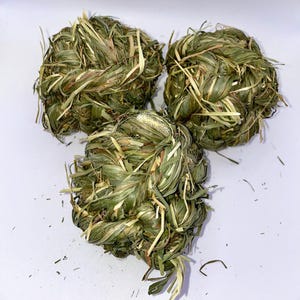 Organic Timothy Hay Grass Balls & Play Chew Toy for Suitable For Rabbits, Hamsters, Guinea Pigs, Chinchillas, and Gerbils.