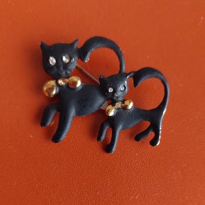 Cats Black Matt Diamanté Eyes Vintage Brooch Pin
