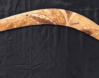 Boomerang decorato in legno d'epoca aborigeno australiano
