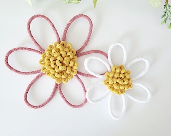 Wire Daisy Flower with Petals in Custom Colors- Nursery, Playroom or Girl&#39;s Bedroom Decor