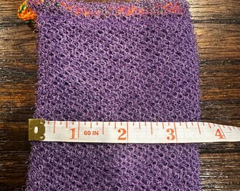 Bolsa ahorradora de jabón con esponja de red africana. 100% nailon.