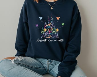 Sudadera "El Lugar Más Feliz del Mundo", sudadera con capucha de Magic Kingdom, suéter floral de Disney Castle, top de Magical World, Magical Kingdom, top de Disney World