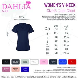 Puede incluir: Tabla de tallas para camisetas de cuello en V para mujer. La tabla muestra el ancho y la longitud en pulgadas para las tallas S a 3XL. La tabla tambi&eacute;n incluye una tabla de colores con varios colores, incluidos negro, blanco, rosa, azul marino jaspeado, azul real y rojo.