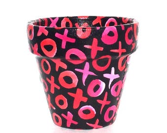 Valentine’s Day XOXO Love Hugs and Kisses Flower Pot (Small)