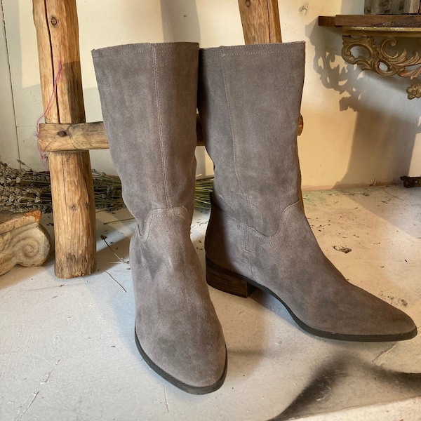 RARE Vintage Chic LUCKY BRAND Dove Grey Suede Boots Mid-Calf Excellent condition Soles like new  Womens 11 runs small more like 10