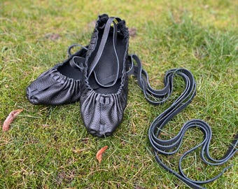 Leather shoes SET with matching keyring, medieval, pastalas, fair, viking, renaissance
