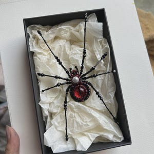 ハンドメイドゴシックスパイダーブローチネックレス - 女性用クリスタルビーズペンダント、ハロウィンジュエリー、ユニークなゴシックギフト、ステートメントアクセサリー