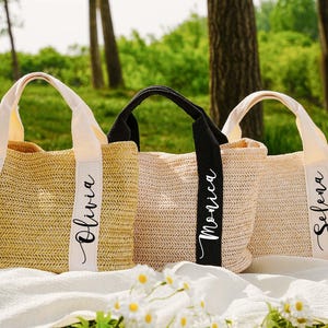 Strand Stroh Taschen Custom, Brautjungfer Taschen, personalisierte Stroh Tasche, Jute Tragetasche, Brautdusche Tasche, Bachelorette, Hochzeit Gefälligkeiten, Geschenk-Tasche