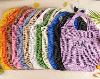 Anpassad monogram raffia strandväska, brudtärnepresent
