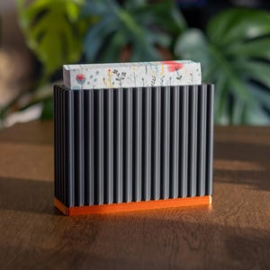 Schwarz und Kupfer Serviettenhalter | Motiv Soft Lines | Mid Century Modern Minimalist Design