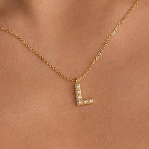 Collar con inicial pavé delicado personalizado, collar con inicial de diamante CZ, dije de letra inicial en oro de 14 k, collar pequeño y bonito hecho a mano, collar de perlas