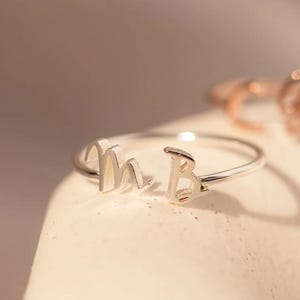 Anillo personalizado de dos letras, anillo con inicial, anillo con dos iniciales, regalos de cumpleaños, anillo de iniciativa, anillo con inicial obsequiado, regalos para nuevas mamás