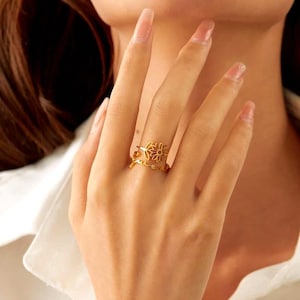 Anillo de flor de nacimiento personalizado: sello con nombre personalizado, banda apilable