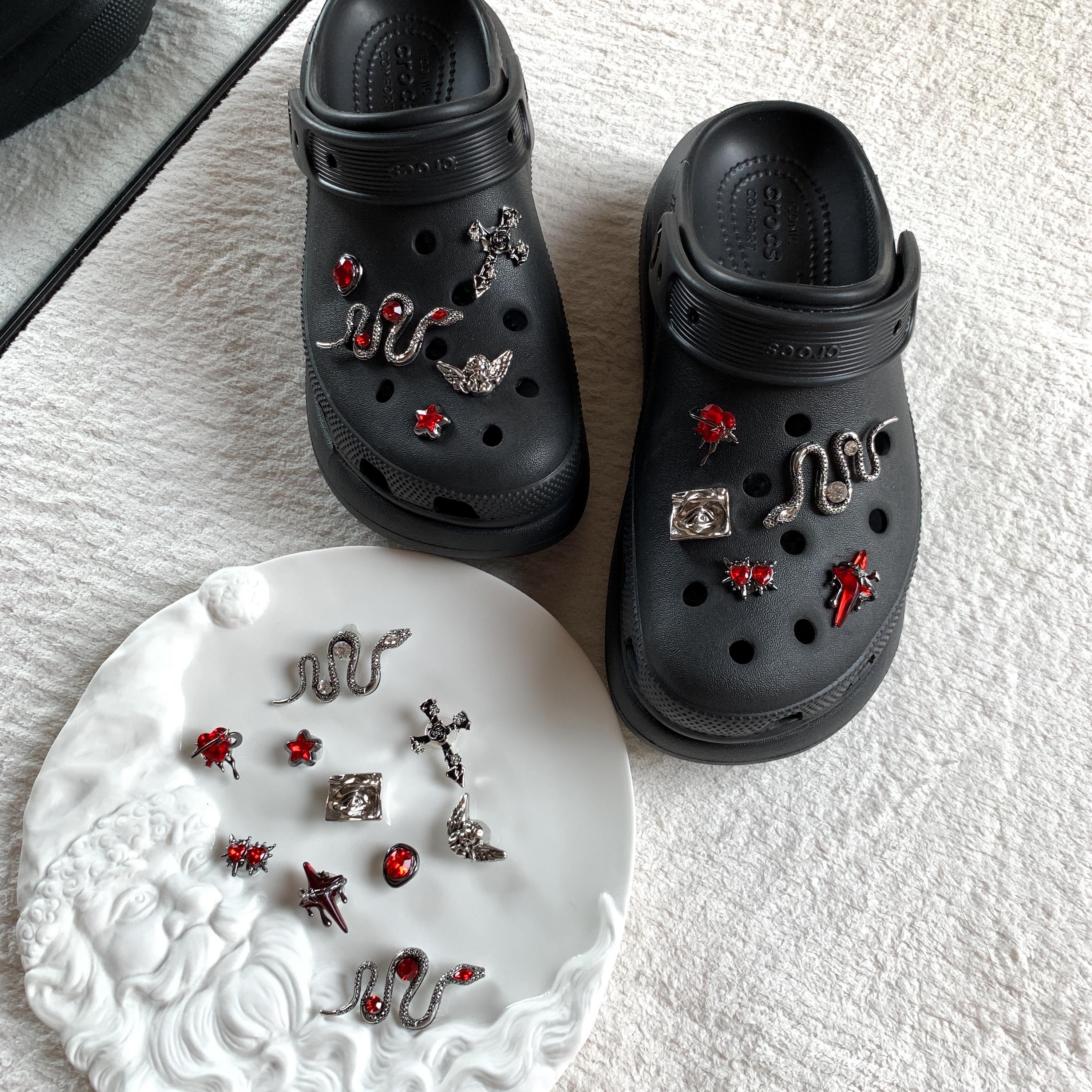 ?Black Crocs w/ laces & charms ??? Crocs Circle Dude Jibbitz BLACK - Firecracker Softball Gear main image 3