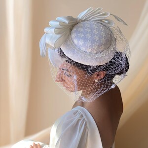 Wedding Felt Pill Box Veil Fascinator Hat,Wedding Veil Fascinator,Bridal Fascinator with Birdcage veil,Formal Wedding ,Fur Felt Wedding Hat