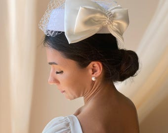 Cream Bridal Pillbox Hat Fascinator With Birdcage Veil  display picture 3