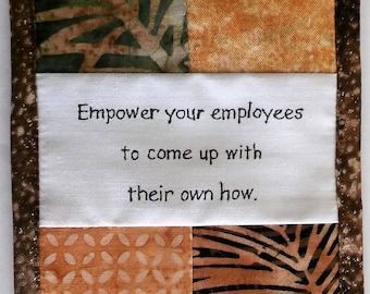 Empodere a sus empleados para que creen su propio "cómo", Arte de fibra para colgar en la pared, 4.5 x 6.5 pulgadas, Empoderamiento, Decisiones, Desarrollo, Browns