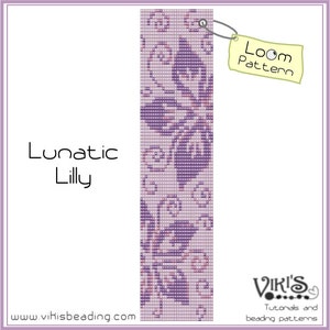 Puede incluir: Un patrón de tejido de cuentas para un brazalete con un diseño floral en tonos de morado y rosa. El patrón se llama "Lunatic Lilly" y está disponible en el sitio web www.vihisbeading.com. La imagen también incluye el texto "Loom Pattern".