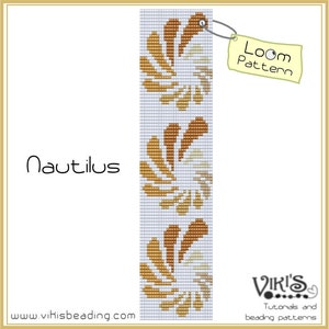 Può includere: Schema di perline per telaio Nautilus con un motivo ripetuto di conchiglia di nautilus in tonalità di marrone e oro su sfondo bianco. Lo schema è etichettato "Loom Pattern".