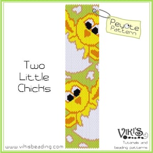 Peut inclure: Un motif de tissage en peyote pour un bracelet représentant deux petits poussins jaunes avec des yeux noirs et des becs orange sur un fond vert et blanc. Le motif est intitulé "Two Little Chicks" et comprend le texte "Peyote Pattern".