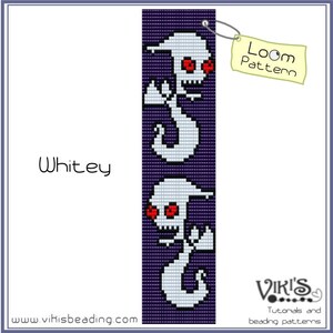 Könnte beinhalten: Ein Perlenwebmuster für einen gruseligen Geist mit roten Augen. Das Muster ist auf einem violetten Hintergrund und der Text "Loom Pattern" befindet sich auf einem gelben Etikett.