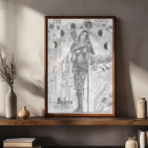 Può includere: Un disegno a matita di grafite in una cornice marrone che raffigura una figura centrale che tiene un bastone con un uccello appollaiato sulla spalla. Lo sfondo presenta un paesaggio urbano, fasi lunari ed elementi floreali con il nome Melena in basso.