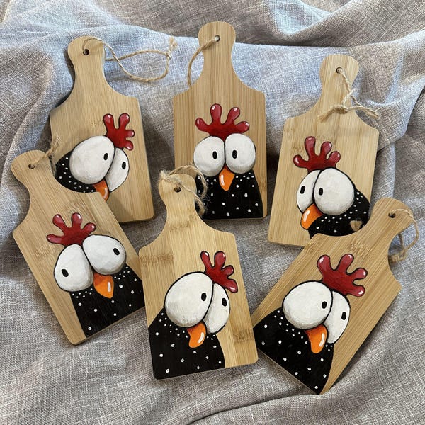 Hand-Painted Chicken Bamboo Chopping Board: Farmhouse Kitchen Decor