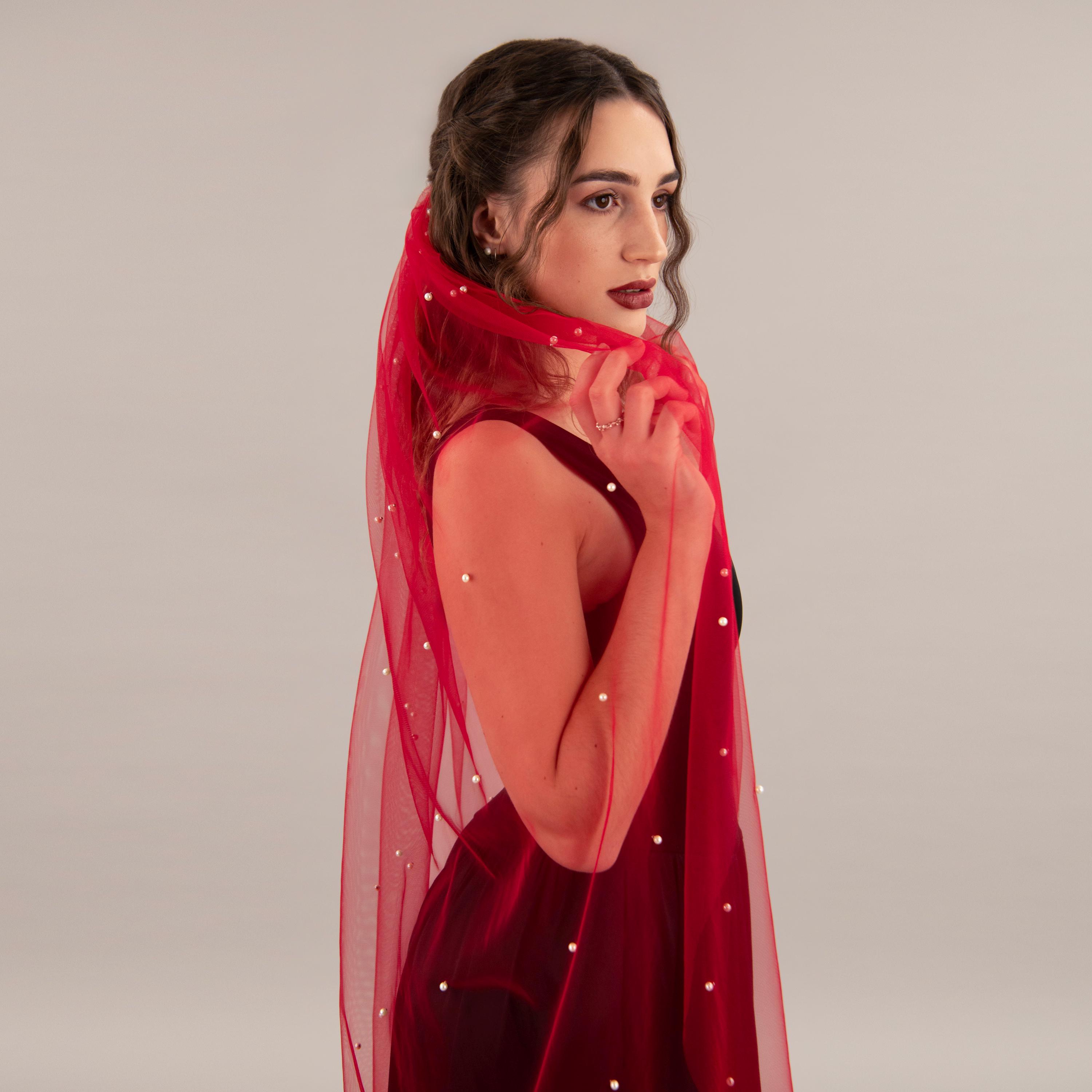 Rose Red Wedding Veil: Ivory Pearls, Gold Comb