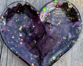 Small heart-shaped resin dish