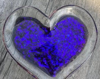 Small heart-shaped resin dish