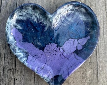 Small heart-shaped resin dish