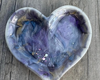 Small heart-shaped resin dish