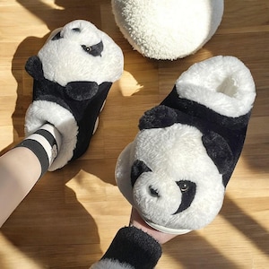 Pantuflas de peluche con forma de panda de dibujos animados / Zapatos de invierno suaves y acogedores para parejas / Regalo cálido y relajante para la comodidad y el descanso en el hogar