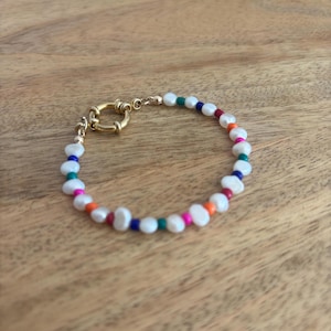 Bracelet de perles colorées - Bracelet d&#39;été bohème avec perles d&#39;eau douce et fermoir en or