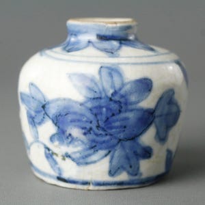 Ming Dynasty Blue White Jar | Antique Chinese Swatow Floral Glazed Pot | 16th/17th C Porcelain Vase | Small Ming Ceramic Collectible